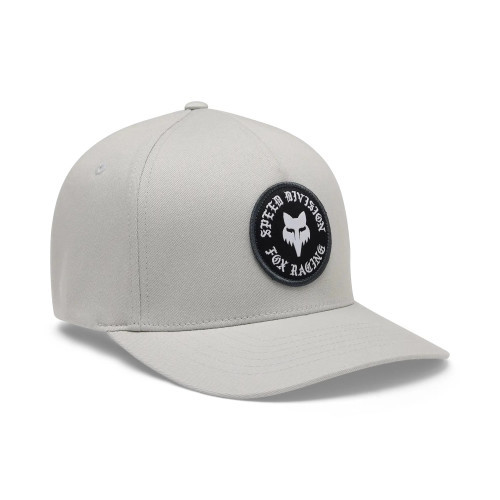 BADGE FLEXFIT HAT [LT GRY]